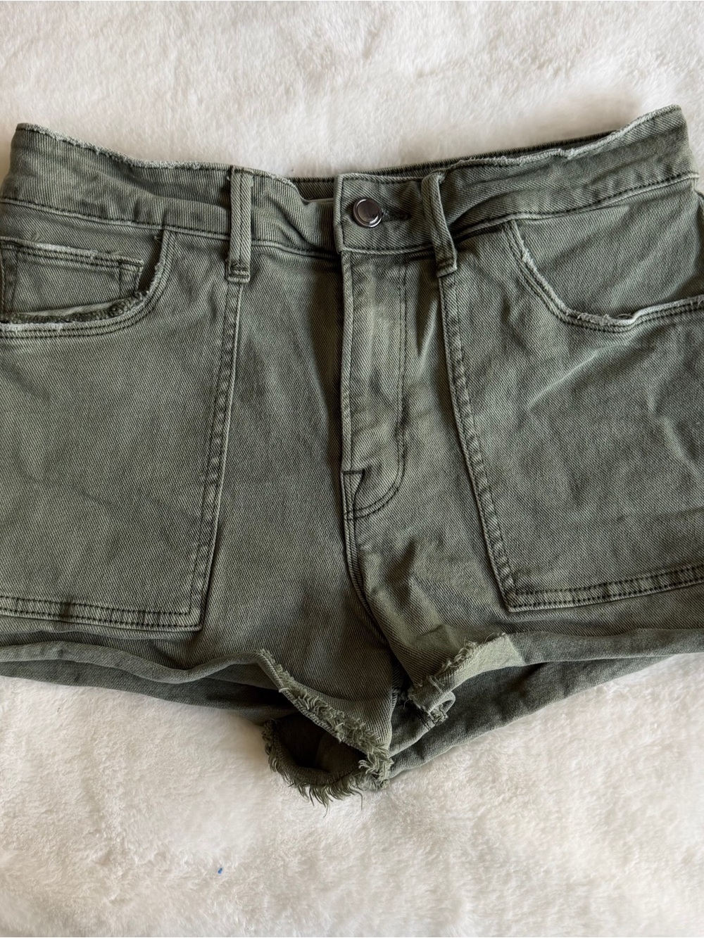 Good American Shorts Size 8 Green